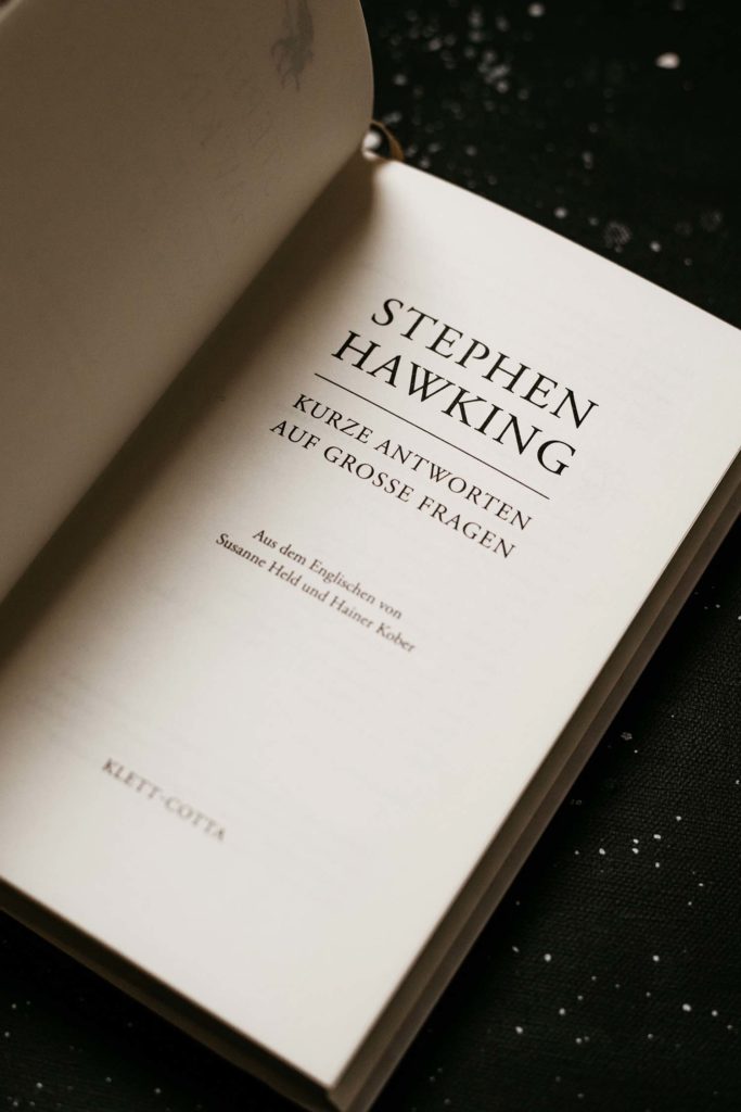 Stephen W. Hawking | Kurze Antworten auf große Fragen Rezension
